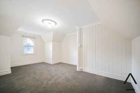 Spacious 2-Bed Terrace Near Sydney Uni - Photo 2