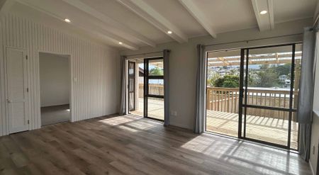 Stylish Renovation with Loads of Parking & West-Facing Deck ! - Photo 4