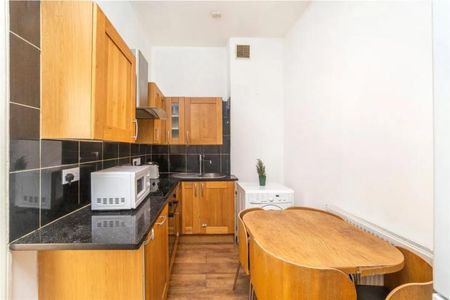 Spacious 3 bedroom garden property located new Archway tube station - Photo 4