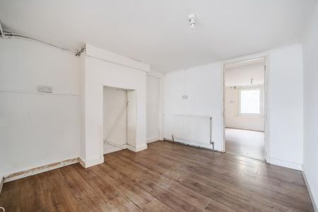 4 bedroom terraced house to rent - Photo 2