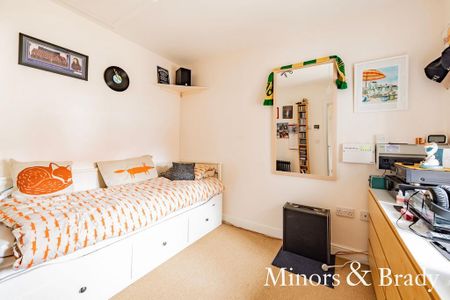 4 bedroom detached house to rent - Photo 4