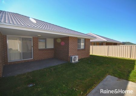 Modern Family Home in a Sought-After Location - Photo 4