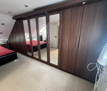 1 bedroom in a house share to rent - Photo 3