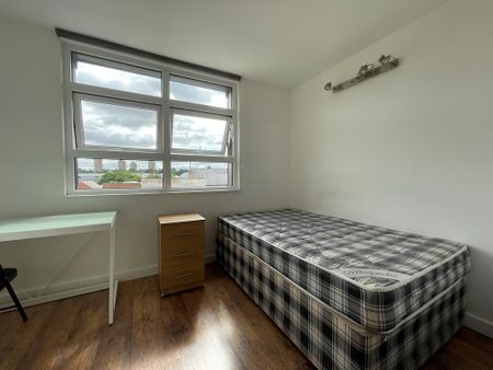 3 bedroom flat to rent - Photo 2
