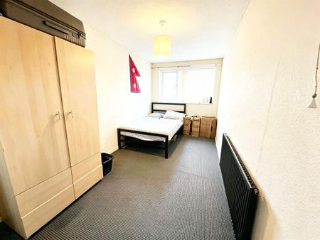4 bedroom terraced house to rent - Photo 2
