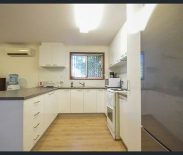 Refurbished 1 bedroom apartment - Photo 3