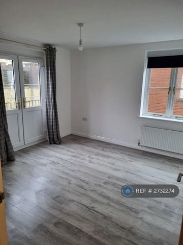 2 bedroom flat to rent - Photo 2