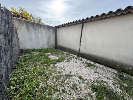 Location Appartement 2 pièces 23m² ROQUEFORT 13830 - Photo 4