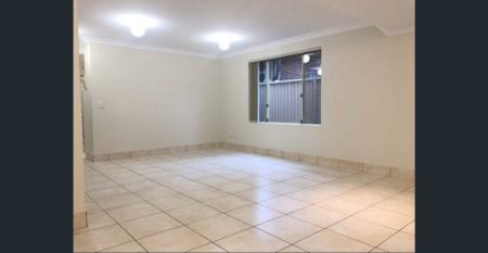 "LARGE 5 BEDROOM FAMILY HOME" - Photo 2