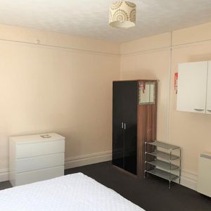 House share to rent - Photo 2