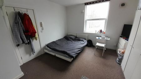 Studio to rent - Photo 2