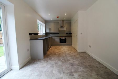 3 bedroom semi-detached house to rent - Photo 5