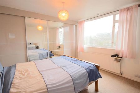 4 bedroom semi-detached house to rent - Photo 4