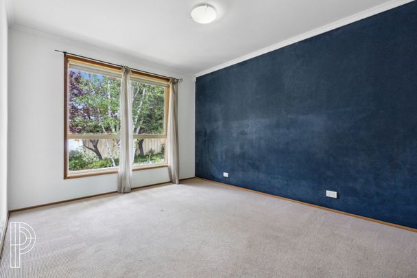 Freshly renovated Townhouse in Prime Amaroo Location - Photo 1