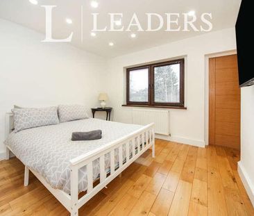 Large Bedroom Family Home - Not For Sharers, LU2 - Photo 2