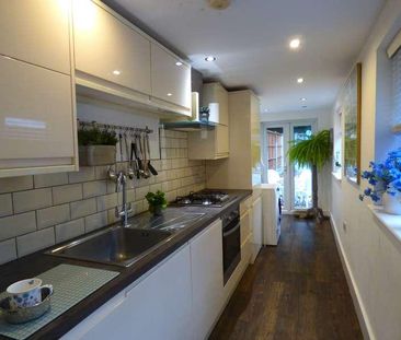 Alfred Road, Brentwood, CM14 - Photo 2