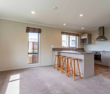Easy Living - Photo 2
