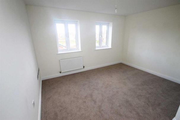 4 bedroom semi-detached house to rent - Photo 1