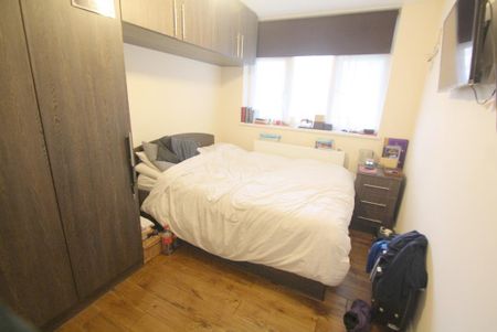 4 bedroom flat to rent - Photo 4