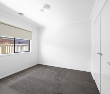 Massive Home with 4 Bedrooms and 3 Living Zones in Winter Valley - Photo 4