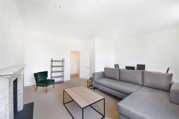 This is a charming second floor three bedroom property on the desirable garden square of Onslow Square in South Kensington. - Photo 1