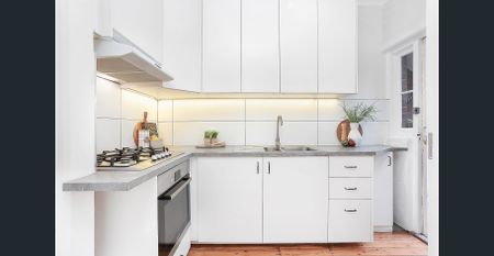 Art Deco Charm, North Facing, Garden Apartment - Photo 5