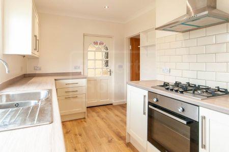 2 bedroom semi-detached house to rent - Photo 4