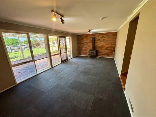 Spacious Four-Bedroom Family Home in a Prime Mooroolbark Location - Photo 1