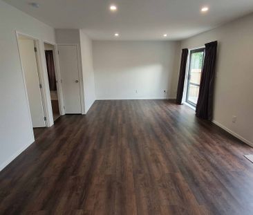 Modern, Sunny 2 Bedroom Standalone Home in Henderson - Photo 1