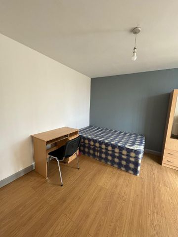 9 bedroom semi-detached house to rent - Photo 2