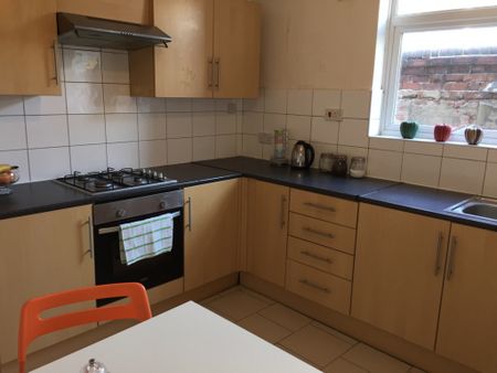 5 Bedroom End Of Terrace To Rent in Lenton - Photo 4