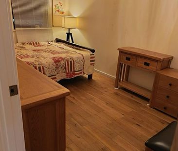 Room in a Shared House, Morphou Road, NW7 - Photo 1