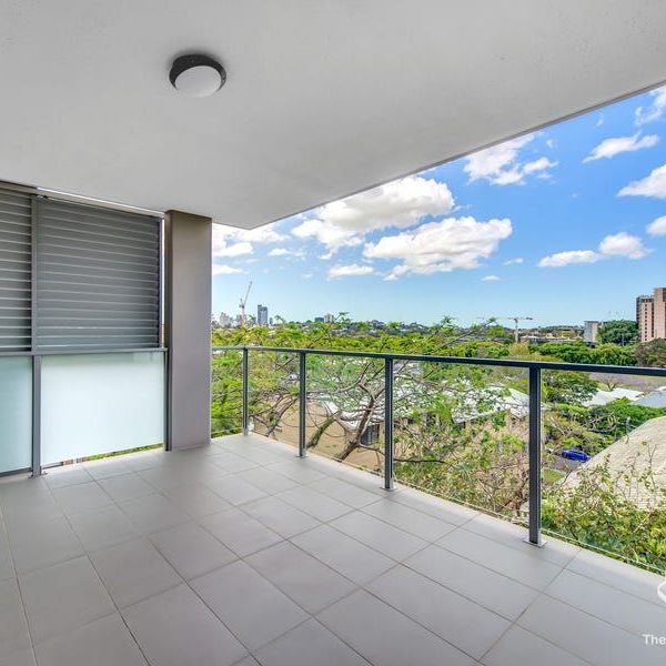 modern two bedrooms walking to UQ - Photo 1