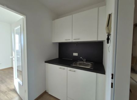 Studentenhit - 1-Zimmer-Wohnung ab 15.Dezember verfügbar! - Erstbezug nach Sanierung - Photo 3