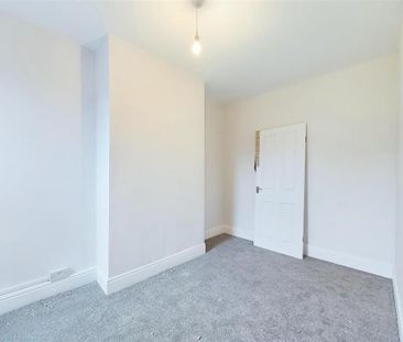 3 bedroom end of terrace house to rent - Photo 5