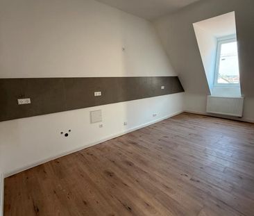 Zwei kernsanierte 3-Zimmer Dachgeschosswohnungen in Stadtlage von C... - Photo 1