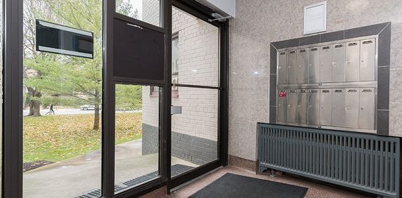 Crown Hill Place Apartments - Photo 2