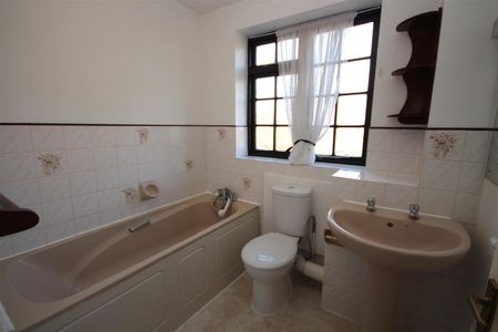 1 bedroom Terraced House to let - Photo 5