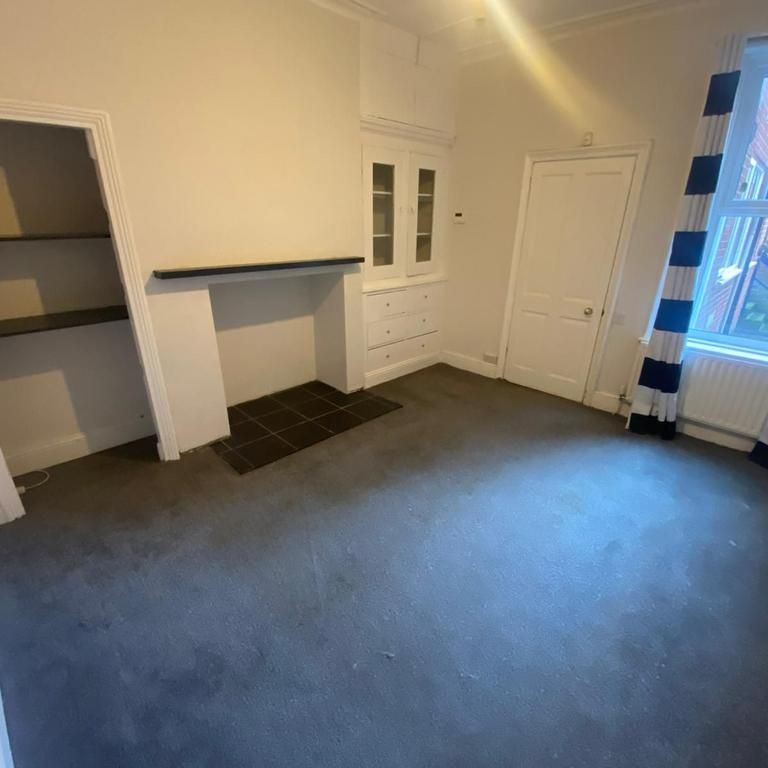 2 bedroom ground floor flat to rent - Photo 1
