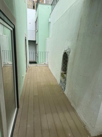 Spacious two-bedroom apartment to rent with outdoor area in Rua do Benformoso, Lisbon - Photo 4