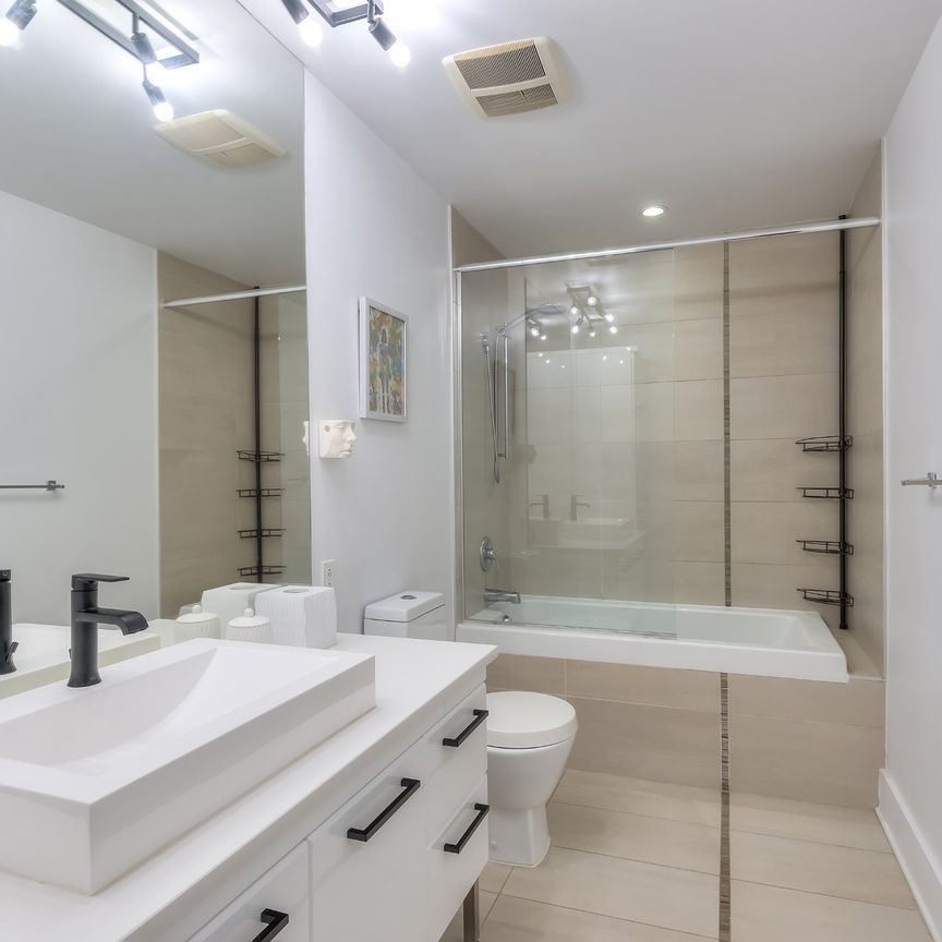 Condo for rent, Montréal (Ville-Marie) - Photo 1