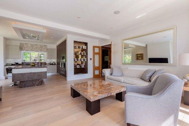 Priory Road Sunningdale SL5 9RH - Photo 1