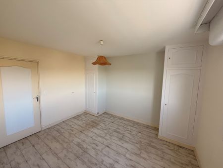 Location Appartement 2 pièces 50m² CHATELLERAULT 86100 - Photo 2