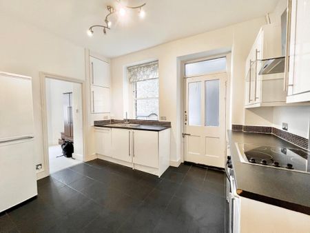 2 bedroom flat to rent - Photo 5