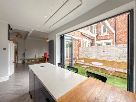 4 bedroom terraced house to rent - Photo 3