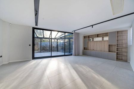 5 bedroom semi-detached house to rent - Photo 2