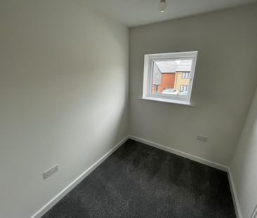 3 bedroom semi-detached house to rent - Photo 4