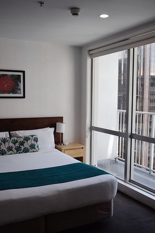 Ready to move in - fully furnished unit - Photo 5