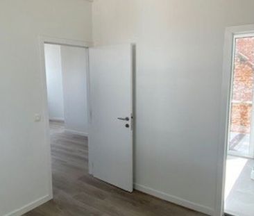 Appartement te huur in Antwerpen voor € 870 met 1 slaapkamer - Photo 2