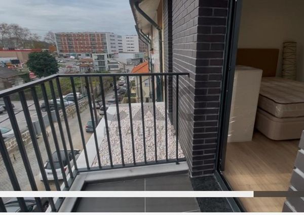 Arrenda-se apartamento excelente T2 novo, com 2 frentes, perto do Hospital de São João do Porto